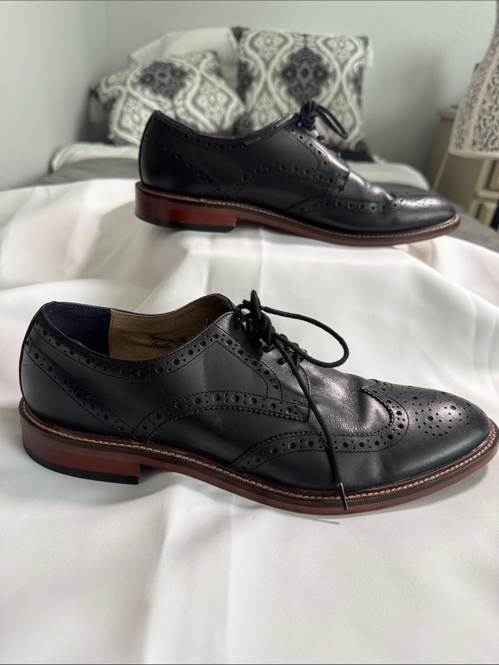 Banana Republic Black Italian Leather ortholite Wingtip Oxfords Brown Sole Sz 11